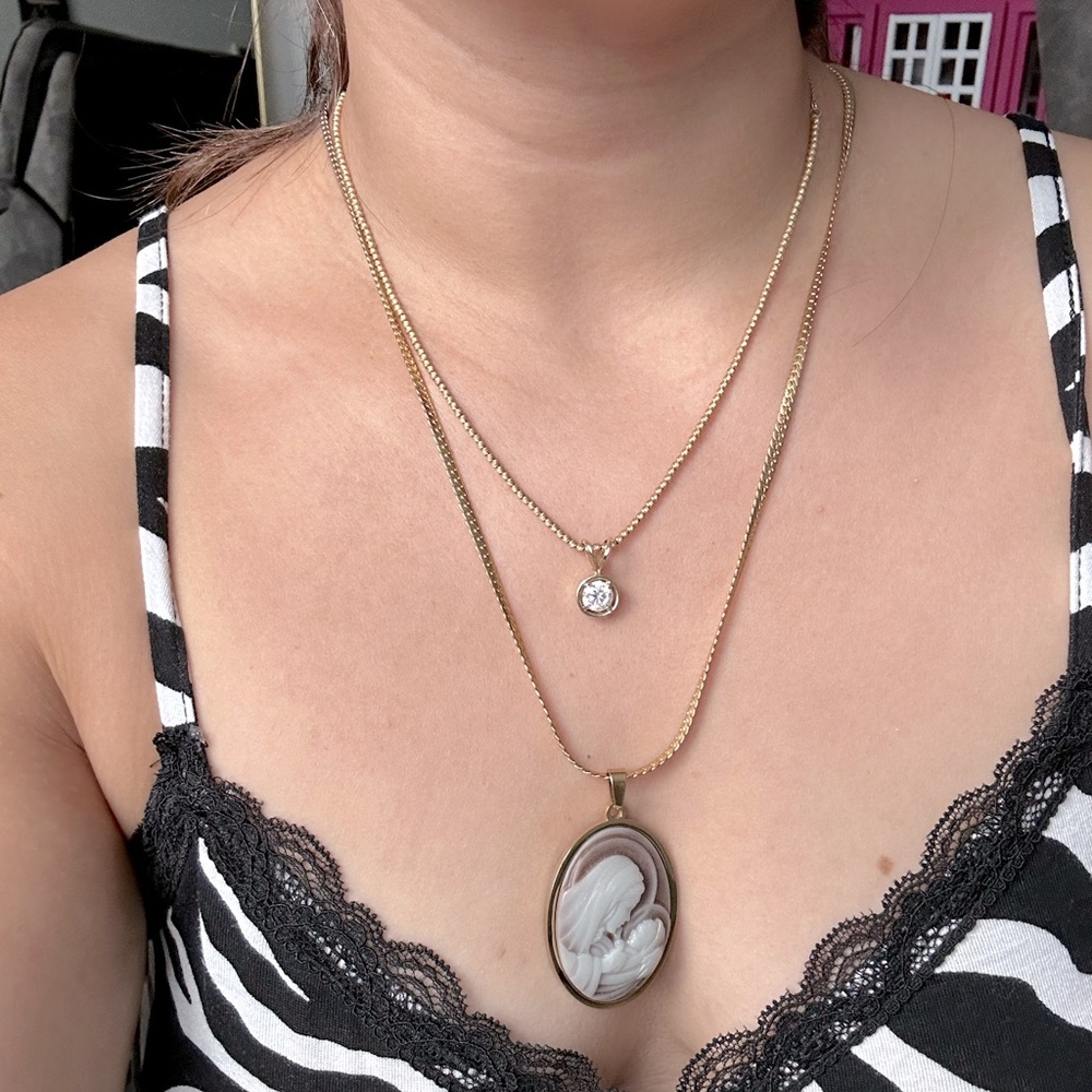 Cameo pendant necklace